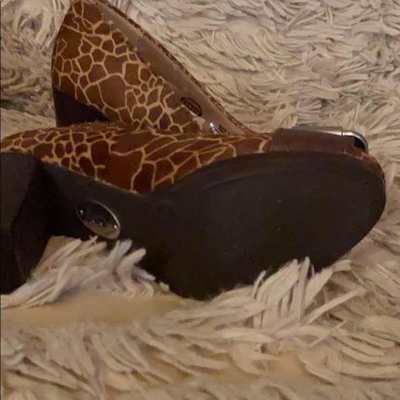 Heels - Picture 6 of 8